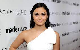 She is from new york but currently resides in the town of riverdale, with her parents hiram lodge and hermione lodge. Schauspielerin Camila Mendes Spielt Veronica Lodge Bei Riverdale