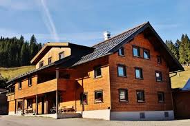 At their best, however, they take the viewer on a journey. Gruppenhaus In Hirschegg Kleinwalsertal Gruppenhaus De