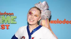 Youtube star is unrecognizable after makeover the kids' entertainment favorite and youtube celebrity makeup artist james charles gave each other makeovers in their signature styles. What Does Jojo Siwa Look Like Without Her Costume Film Daily