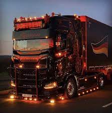900 Homes On Wheels Ideas In 2021 Luxury Rv Big Trucks Big Rig Trucks