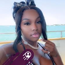 Isabella Holt's Instagram, Twitter & Facebook