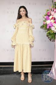 Elle 風格美妝桌 | 幸福芭比 夏黃廉盈. 2å­©åª½ ååª›ç‰ˆå¤§s å«©åˆ°ä¸ç§'å­¸å¤é»ƒå»‰ç›ˆé€†å¤©é¡å€¼é æŠ¹æ²¹