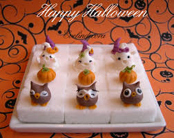 Predisporre le zollette di zucchero. Zollette Decorate Halloween