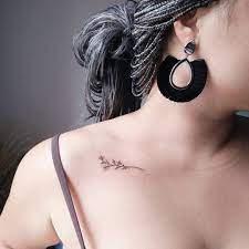 If You Shy Away From Chest Tattoos You Probably Have Two Big Or Small Reasons For Doing So Sure Th Collar Bone Tattoo Collar Tattoo Small Shoulder Tattoos