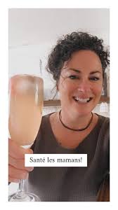 🌷Idée cocktail pour la fête des Mères🌷 À l'occasion de la fête des Mères,  notre professeure de sommellerie Hélène Turcotte vous propose une recette  de cocktail 100 % local qui met en