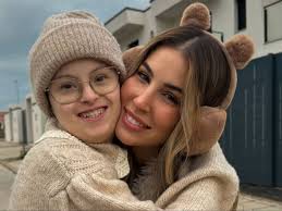 La influencer Sara Cisneros vuelve a las redes tras la muerte de su hermana  Paula