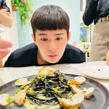 嗨.ᐟ大家我是店草本人啦～ 過年期間菊編不在，就是我的天下ദ്ദി(⩌ᴗ⩌ ) 你們有看到新推出的『澎湖創意料理』吧？  來跟大家分享一下我的心得💁🏻💬 ☝🏻第一名非“講美牡蠣海菜墨魚麵”莫屬