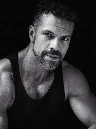 No AI required… just the drops #actor #actorslife #MauricioDeMontellano