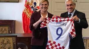 La mejor selección online de camisetas études. Mira Cuantas Camisetas De Futbol Tiene El Presidente Sebastian Pinera Redgol