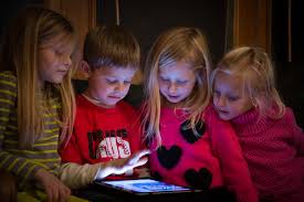 Jim bauer fait sans aucun doute partie des candidats favoris de cette dixième saison. Happy Mother S Day Kids Screen Time Is A Feminist Issue Jstor Daily