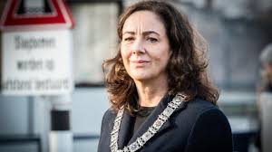 Learn how rich is she and how does she spend money this year? De Val Van Femke Halsema Aftreden Nabij Roeland Associates
