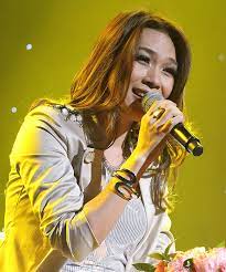 Năm 2001, cô debut bằng album đầu tay mãi yêu, sau . Má»¹ Tam Wikipedia Tiáº¿ng Viá»‡t