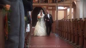 Je eines für den einzug, den ringwechsel und den auszug. Hochzeitsvideo Einzug In Die Kirche Youtube