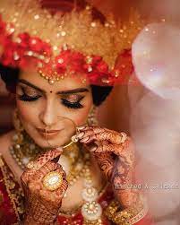 Bridal Portraits Like This Has Our Heart C Hitched Clicked Stunning Indian Bride Bridal Portra Bridal Poses Bridal Photography Poses Bridal Portraits