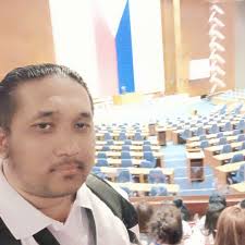 𝘍𝘰𝘭𝘭𝘰𝘸𝘪𝘯𝘨 𝘑𝘦𝘴𝘶𝘴 𝘪𝘴𝘯'𝘵 𝘦𝘢𝘴𝘺. 𝘐𝘵 𝘳𝘦𝘲𝘶𝘪𝘳𝘦𝘴  𝘴𝘢𝘤𝘳𝘪𝘧𝘪𝘤𝘦, 𝘤𝘰𝘶𝘳𝘢𝘨𝘦, 𝘢𝘯𝘥 𝘢 𝘩𝘦𝘢𝘳𝘵 𝘸𝘪𝘭𝘭𝘪𝘯𝘨  𝘵𝘰 𝘭𝘦𝘵 𝘨𝘰 𝘰𝘧 𝘦𝘷𝘦𝘳𝘺𝘵𝘩𝘪𝘯𝘨 𝘵𝘩𝘢𝘵 𝘩𝘰𝘭𝘥𝘴 𝘶𝘴  𝘣𝘢𝘤𝘬. In today's Gospel (Luke 14:25 ...