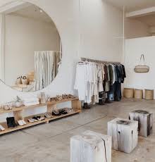 Pin By Luff Luf On Capsulaaa Store Design Interior Store Interiors Clothing Store Interior