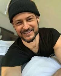 I will be very happy seeing hello 👋 from my amazing fans.