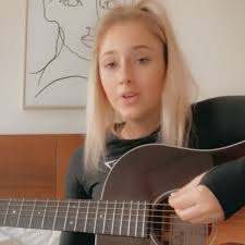 If you had a twin it wouldn’t be hard for me to choose 👋🏽 #originalsong