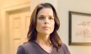 Neve campbell raggiunse una discreta notorietà dopo esser stata scelta come protagonista (julia salinger), nella serie tv cinque in famiglia: House Of Cards Season 5 Finale Is Leann Dead Neve Campbell Weighs In Tv Radio Showbiz Tv Express Co Uk
