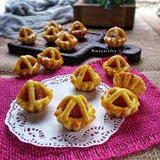 Nastar api atas selama 5 menit api bawah 25 menit : Kuliner Nastar Keranjang Bahan 125gr Butter Sy Wisjman 125gr Margarin 2 Kuning Telur 40gr Gula Halus 25gr Susu Bubuk 50gr Tepung Maizena 300gr