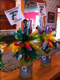 Pin By Lori Krueger On Football Banquet Football Banquet Cheer Banquet Banquet Centerpieces
