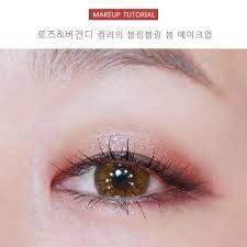 大人気の韓国コスメ ３ce を使った ローズ バーガンディーカラー のキラキラアイメイク術 韓国情報サイト 모으다 モウダ キラキラ アイ メイク アイメイク ピンク アイメイク