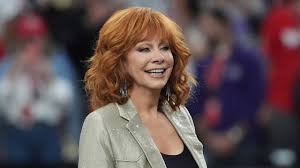 Reba McEntire được ca ngợi vì sự biến tấu đồng quê trong quốc ca tại Super