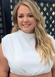 Anna Todd Estatura, peso, edad, estadísticas corporales