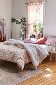 The light metal items of furniture are not only modern but also stylish. 36 Female Single Room See Tips For Decorating And Inspirations With Photos My Desired Home