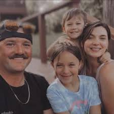 BREAKING: Rep. Anna Luna (R-FL) reveals the U.S. Coast Guard in her  district of Pinellas County, Florida, intercepted a boat full of Iranian  and Russian nationals attempting to enter the U.S. illegally