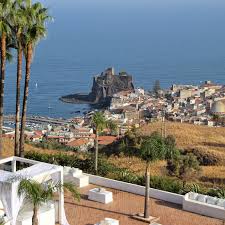Casa delle terre forti je privatna rezidencija s jedinstvenim i profinjenim stilom, gdje ćemo zajedno slaviti naše vjenčanje. Recensioni Su Casa Delle Terre Forti Wedding Service A Aci Castello Catania