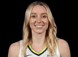 Paige got to ball out and meet our favorite actor 🫶🏾 Shemar Moore.