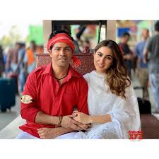 Meanwhile, choudhry hoshiarchand shikarpuri baroodwala (kaderkhan). Varun Dhawan And Sara Ali Khan Still From Coolie No 1 Movie Social News Xyz