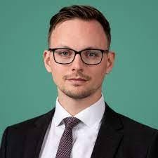 Barbara Dinning's Instagram, Twitter & Facebook