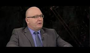 Był prawnikiem, specjalistą w zakresie zwalczania terroryzmu międzynarodowego, doktorem nauk. Krzysztof Liedel Tvn24
