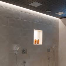 Denn neben der bad deckenleuchte besteht auch im badezimmer ein gutes beleuchtungskonzept aus weiteren lichtquellen. Indirekte Led Beleuchtung Fur Badenische Und Decke Im Bad Mit Zwei Duschkopfen Badezimmer Licht Dusche Beleuchtung Beleuchtung