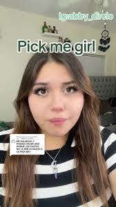 Angela Biosca's Instagram, Twitter & Facebook