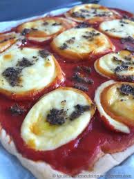 Pizza A La Scamorza Fumee Et A La Truffe Avec La Recette De La Pate A Pizza Maison Recette Pate A Pizza Pate A Pizza Pate A Pizza Maison