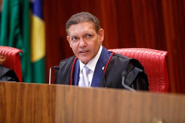 TSE elege Nunes Marques presidente e André Mendonça vice para eleições de outubro