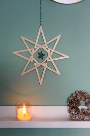 In 6 einfachen schritten weihnachtskranz aus holz selber machen. Weihnachtssterne Aus Holzstiele Basteln Home And Herbs