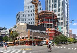 Monroe quarterly banking profile region: Construction Continues On Skyscraper Over Dime Savings Bank Brooklyn Paper