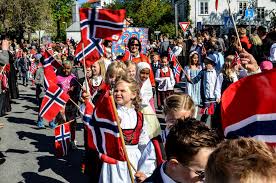 Idèen til barnetoget skal visstnok være alle landets skolebarn går i tog om formiddagen hver 17. Korona Kragero Blir Ikke Tradisjonelt 17 Mai Tog I Kragero En Tung Avgjorelse A Ta