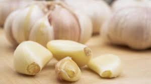 Kabar baiknya, khasiat bawang putih mentah juga sangat manjur untuk mencegah dan meredakan flu. Ini Manfaat Makan Bawang Putih Saat Perut Kosong