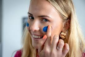 Paddleboarder Ellen Glynn Special Guest at Buoys Art Exhibition