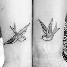 30838cc18e4b96c8477a068e5aabaf13 Jpg 960 960 Pixels Swallow Tattoo Swallow Tattoo Wrist Body Art Tattoos
