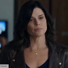 Gale Riley's Instagram, Twitter & Facebook