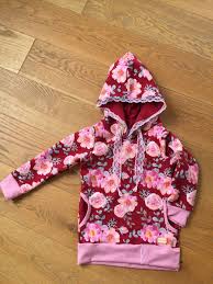 Man kann sich toll damit drehen. Kostenloses Schnittmuster Quatschkopf Hoodie 4 Von Mamamotz Als E Book Fur Babies J Schnittmuster Madchen Hoody Schnittmuster Kostenlose Schnittmuster Kinder
