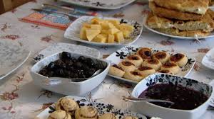 In frankrijk is de broemde eten kaas. Cadeautjes En Lekker Eten Op Suikerfeest Nos Jeugdjournaal