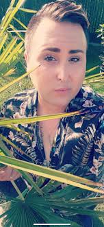 Gq a sélectionné 20 coupes de cheveux, de la plus sobre à la plus originale. Gotaga On Twitter Vous Me Soulez A Me Tweeter Mes Sosies On Va Mettre Les Choses Au Clair On En Choisit Un Et On En Parle Plus Dopplegangerchallenge Https T Co Sui2yjst88