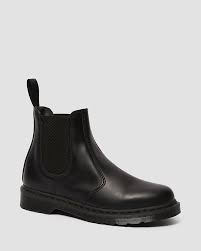 ドクターマーチンの代表的モデル「 ペニーローファー(penny loafer) 」 「搾乳場前の牛の待機場所（loafing area）での作業靴」から生まれたと言われているローファー。 2976 Mono ãƒã‚§ãƒ«ã‚·ãƒ¼ ãƒ–ãƒ¼ãƒ„ ãƒ‰ã‚¯ã‚¿ãƒ¼ãƒžãƒ¼ãƒãƒ³å…¬å¼ã‚ªãƒ³ãƒ©ã‚¤ãƒ³ã‚·ãƒ§ãƒƒãƒ— Dr Martens